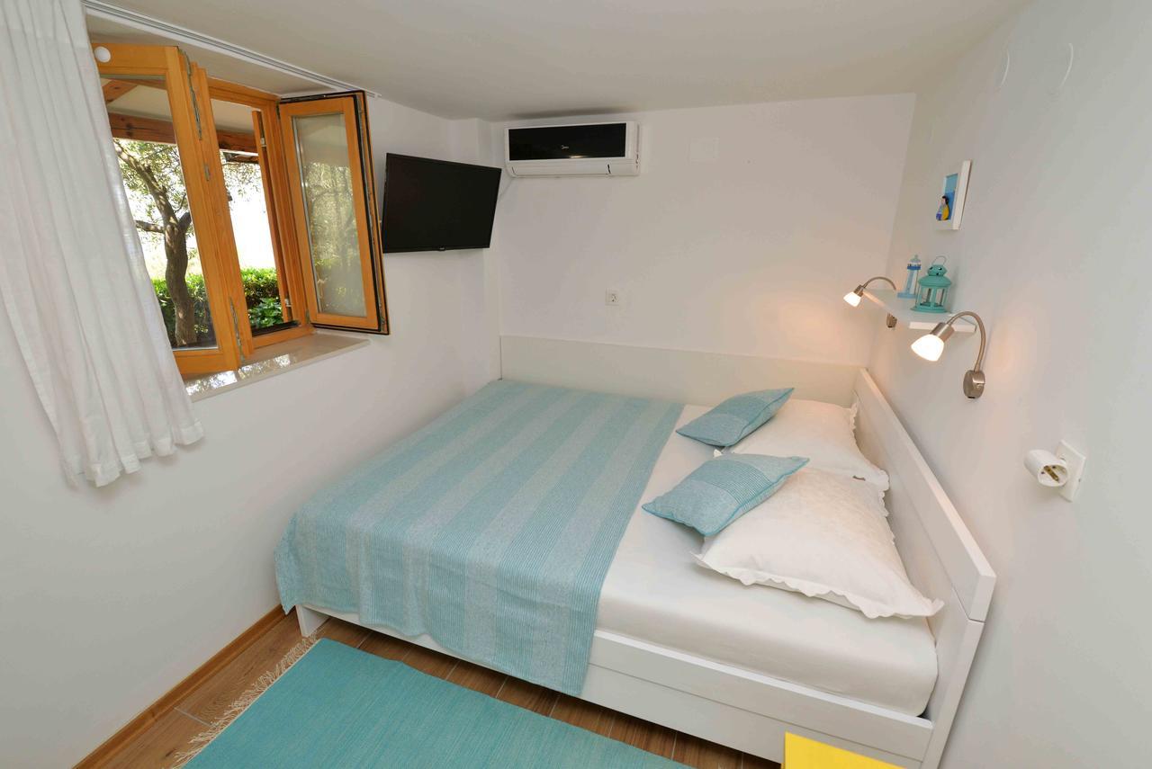 Sea Side Apartment Murter Esterno foto