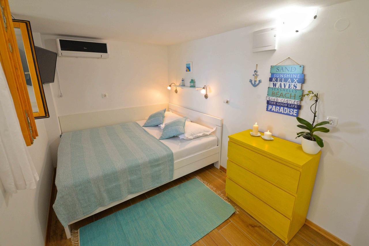 Sea Side Apartment Murter Esterno foto