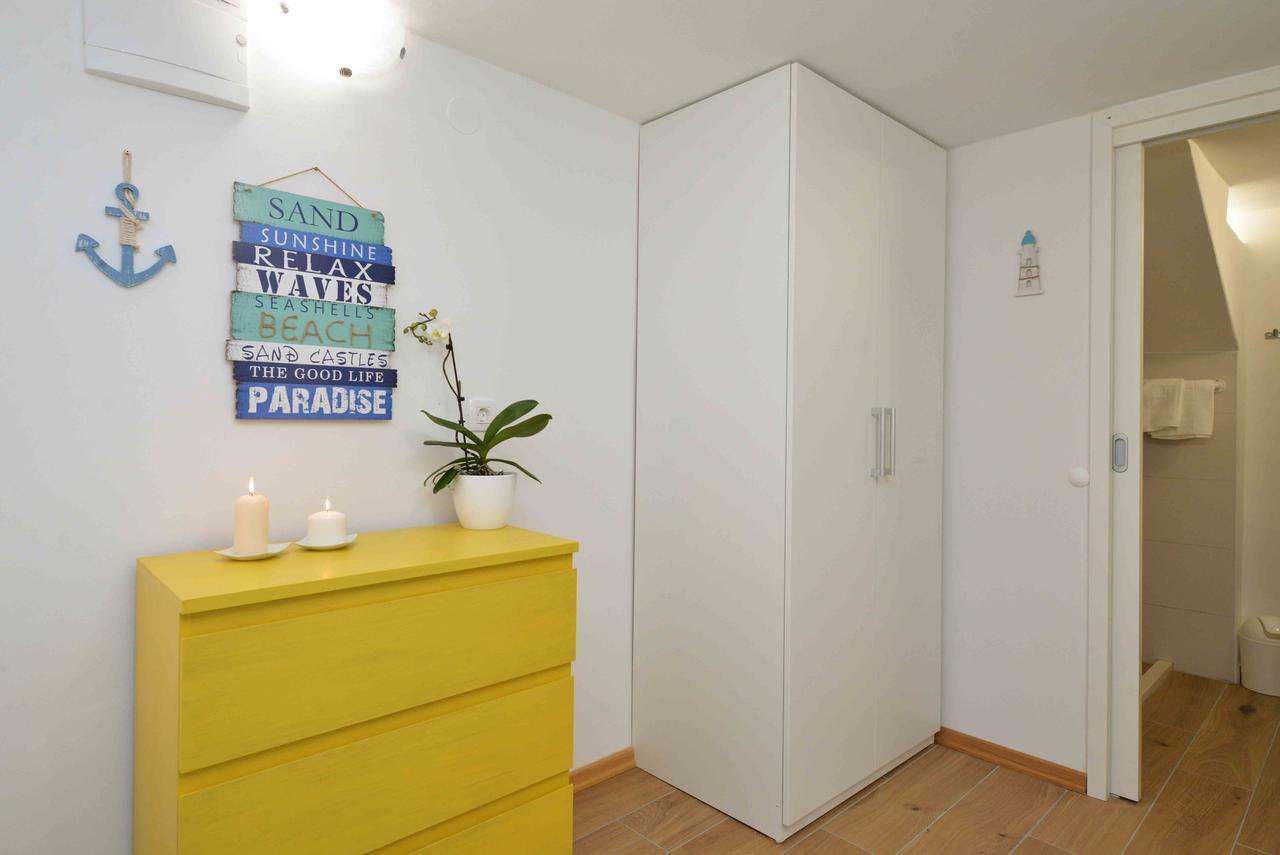 Sea Side Apartment Murter Esterno foto