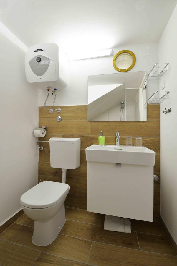 Sea Side Apartment Murter Esterno foto
